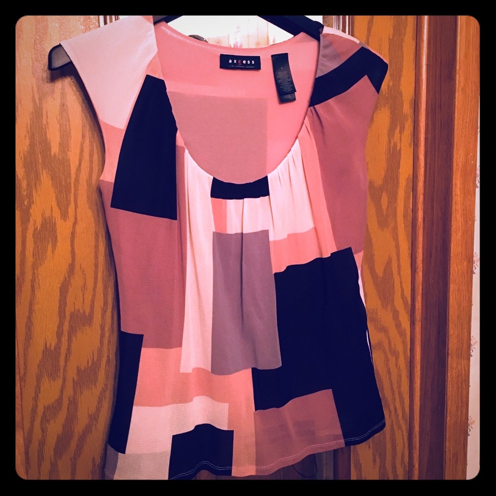 Sheer scoop neck sleeveless blouse. Size small